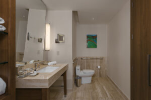 Golf Getaway in the City - "Deluxe Urban View"