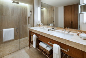 Golf Getaway in the City - "Deluxe Golf View"